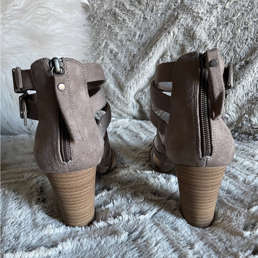 Universal Thread Sandals - Picture 4 of 4